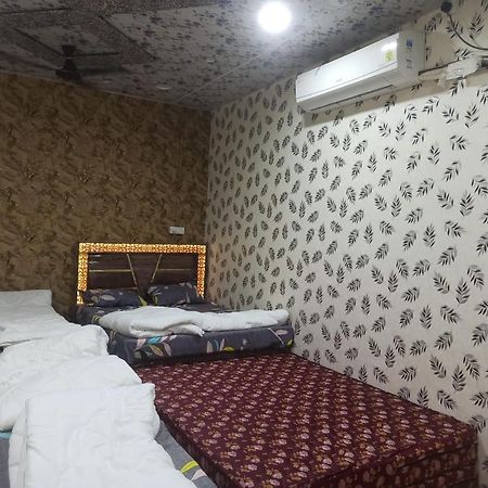 Shree Kashi Govardhan Dham Hotel Ujjain Bagian luar foto