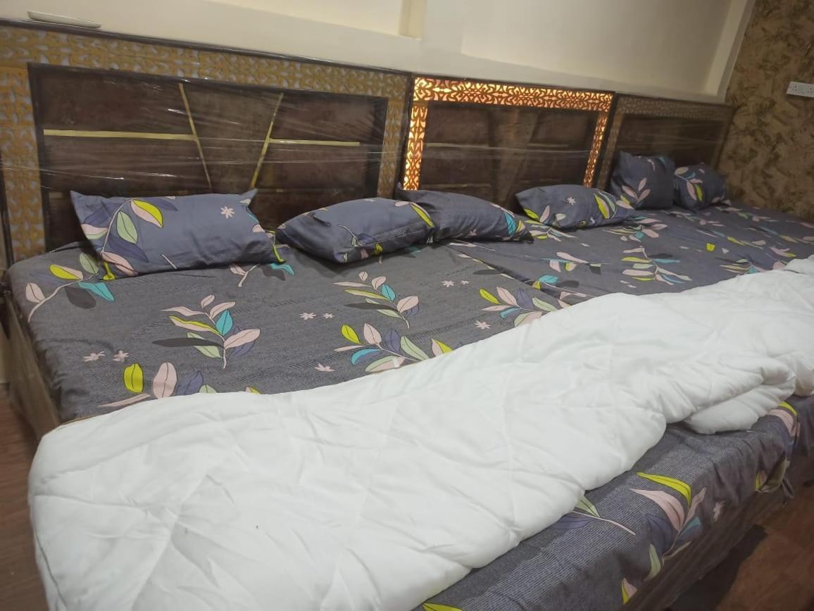 Shree Kashi Govardhan Dham Hotel Ujjain Bagian luar foto
